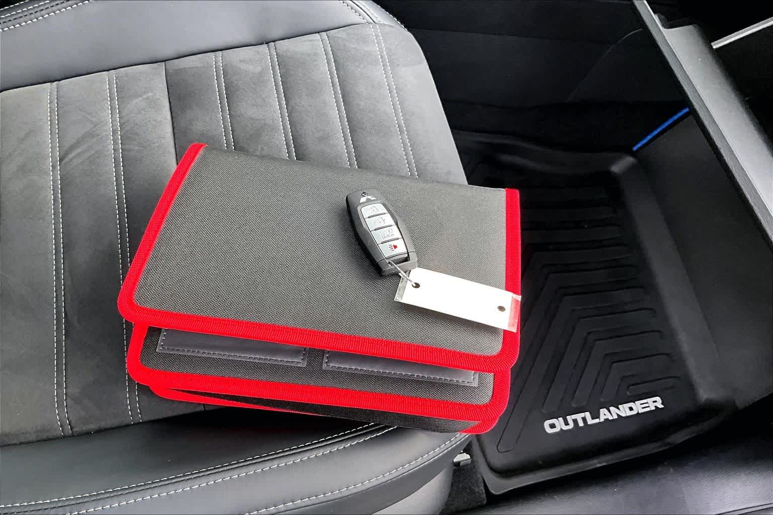 Thumbnail: 2023 Mitsubishi Outlander - 20