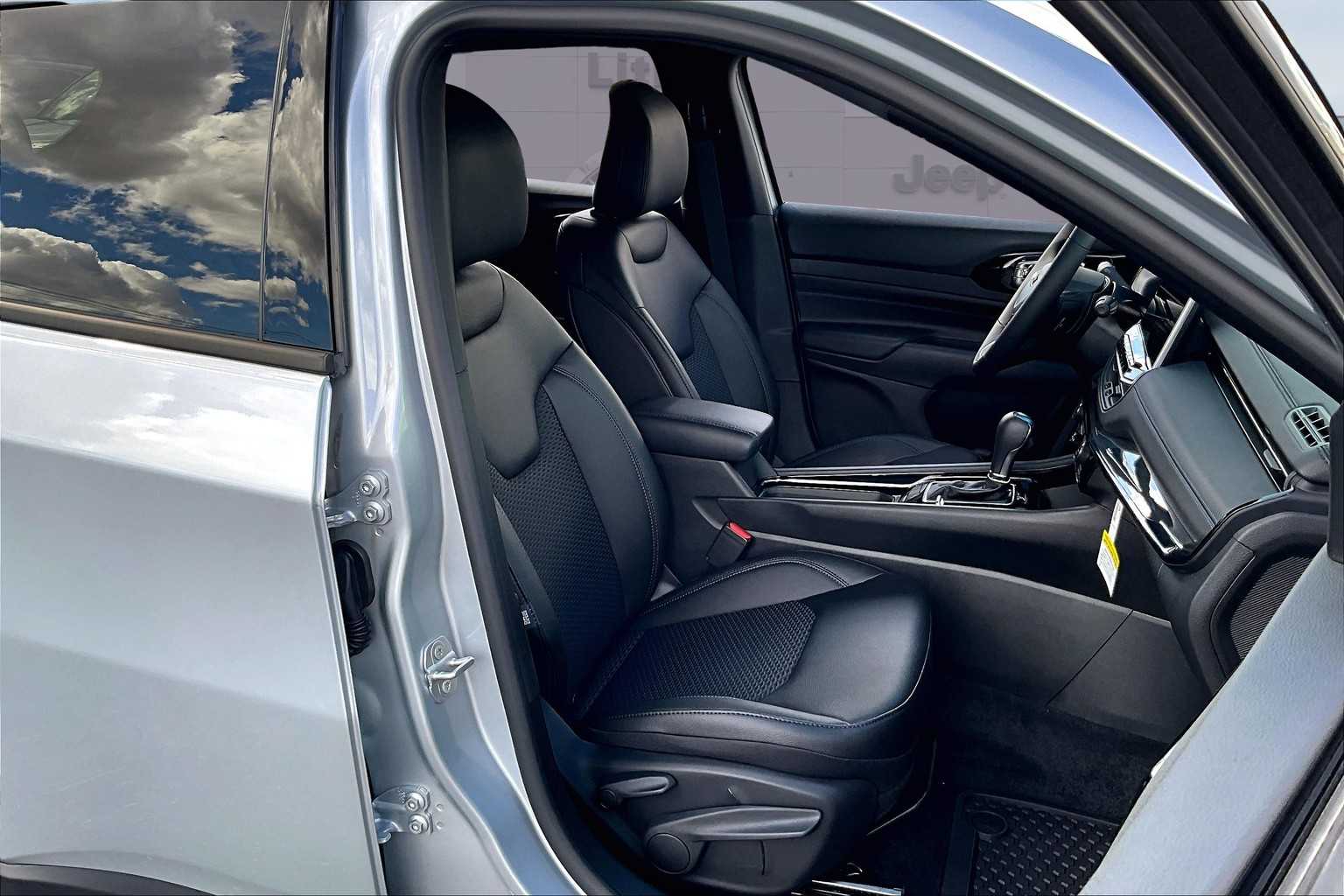 Thumbnail: 2025 Jeep Compass - 14