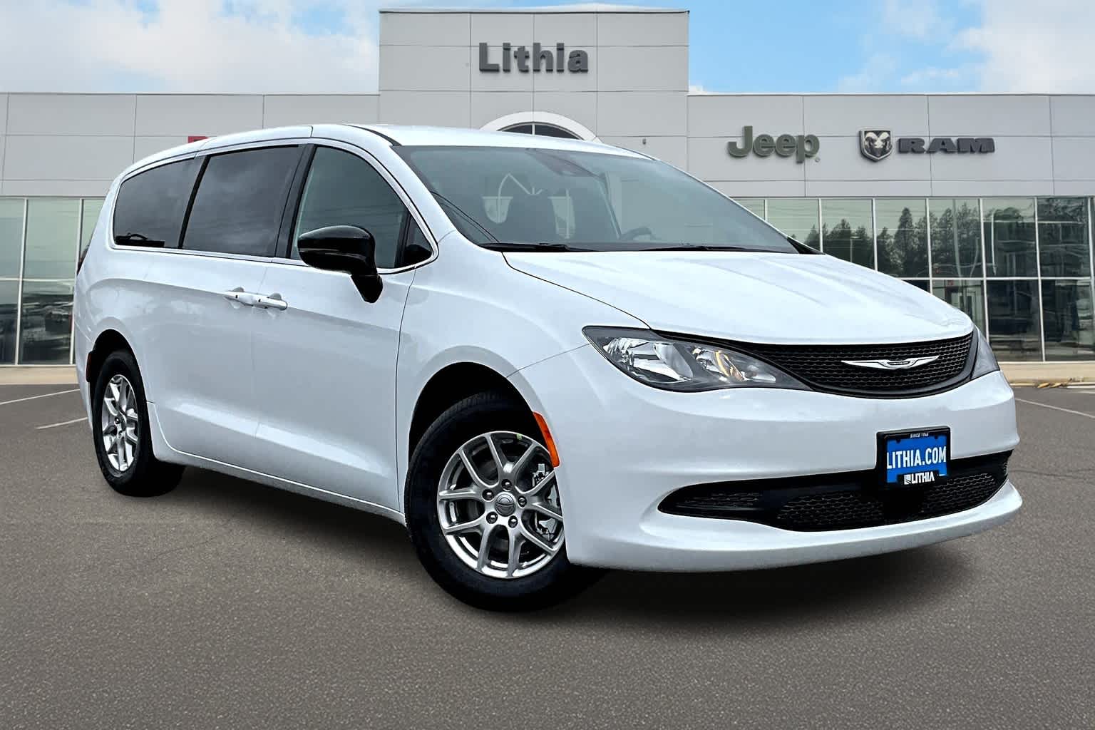 2025 Chrysler Voyager LX photo 2