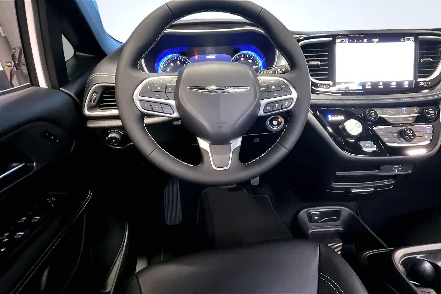 Thumbnail: 2026 Chrysler Pacifica - 15