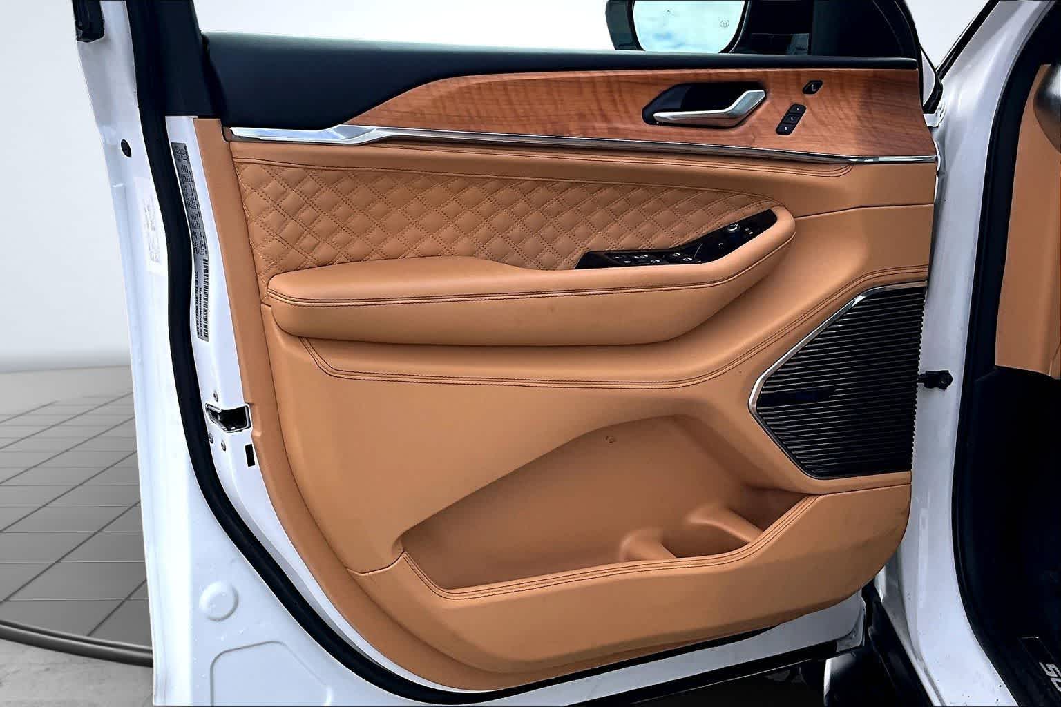 Thumbnail: 2024 Jeep Grand Cherokee L - 28