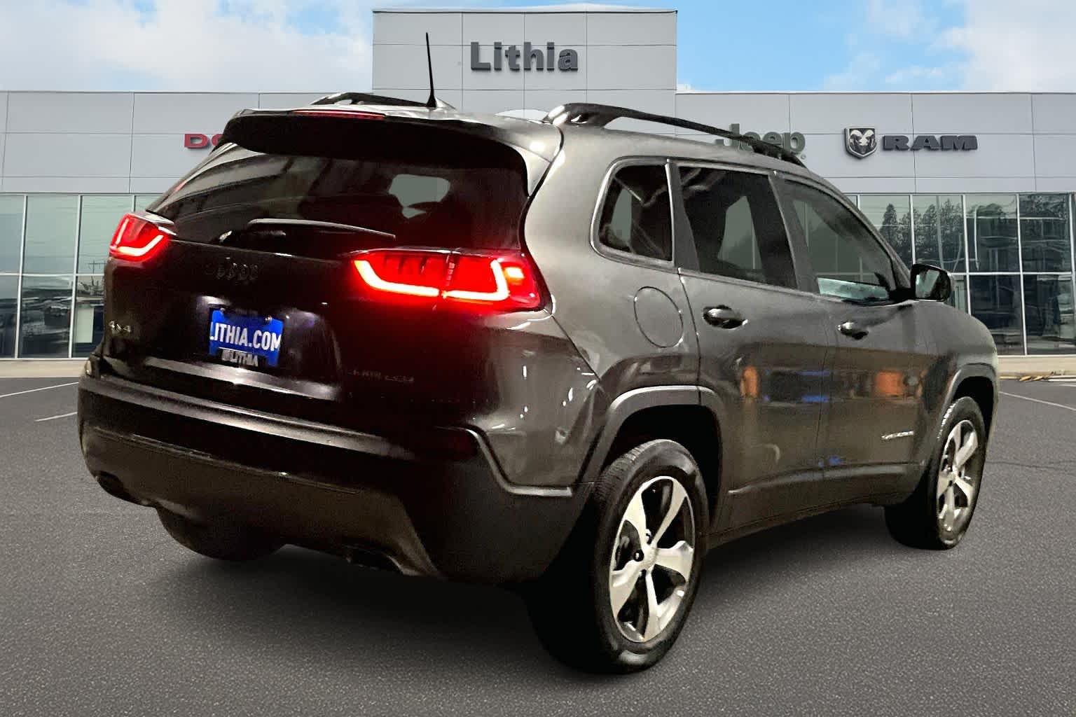 Thumbnail: 2022 Jeep Cherokee - 23