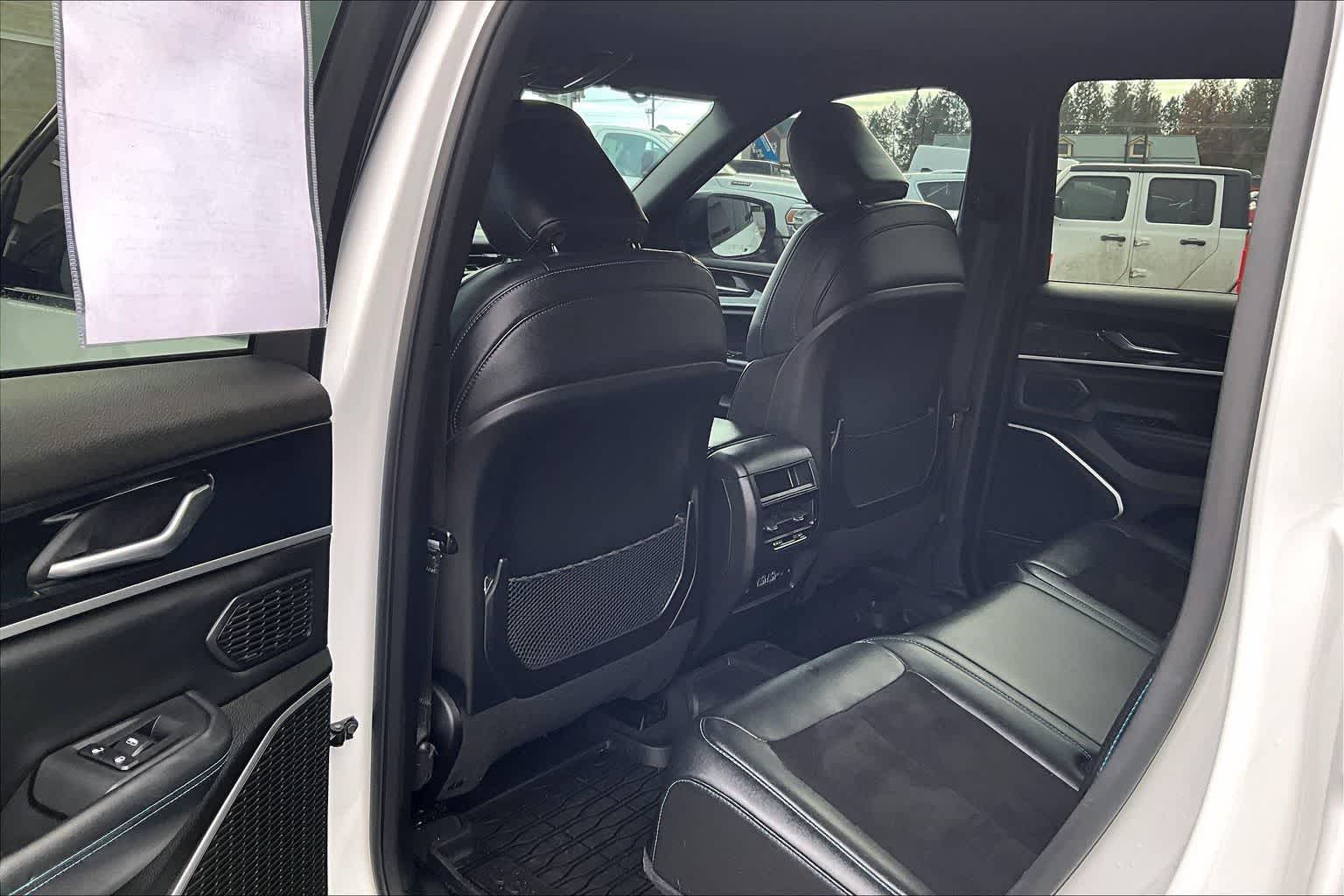 Thumbnail: 2023 Jeep Grand Cherokee - 12