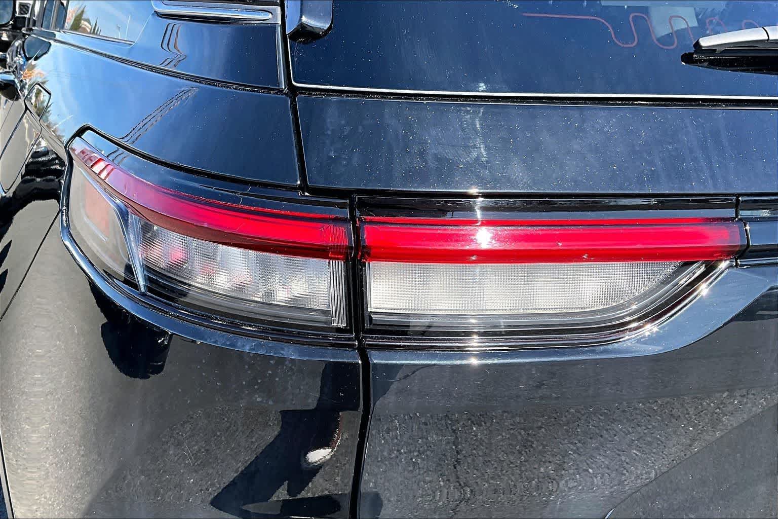 Thumbnail: 2022 Jeep Grand Cherokee - 32