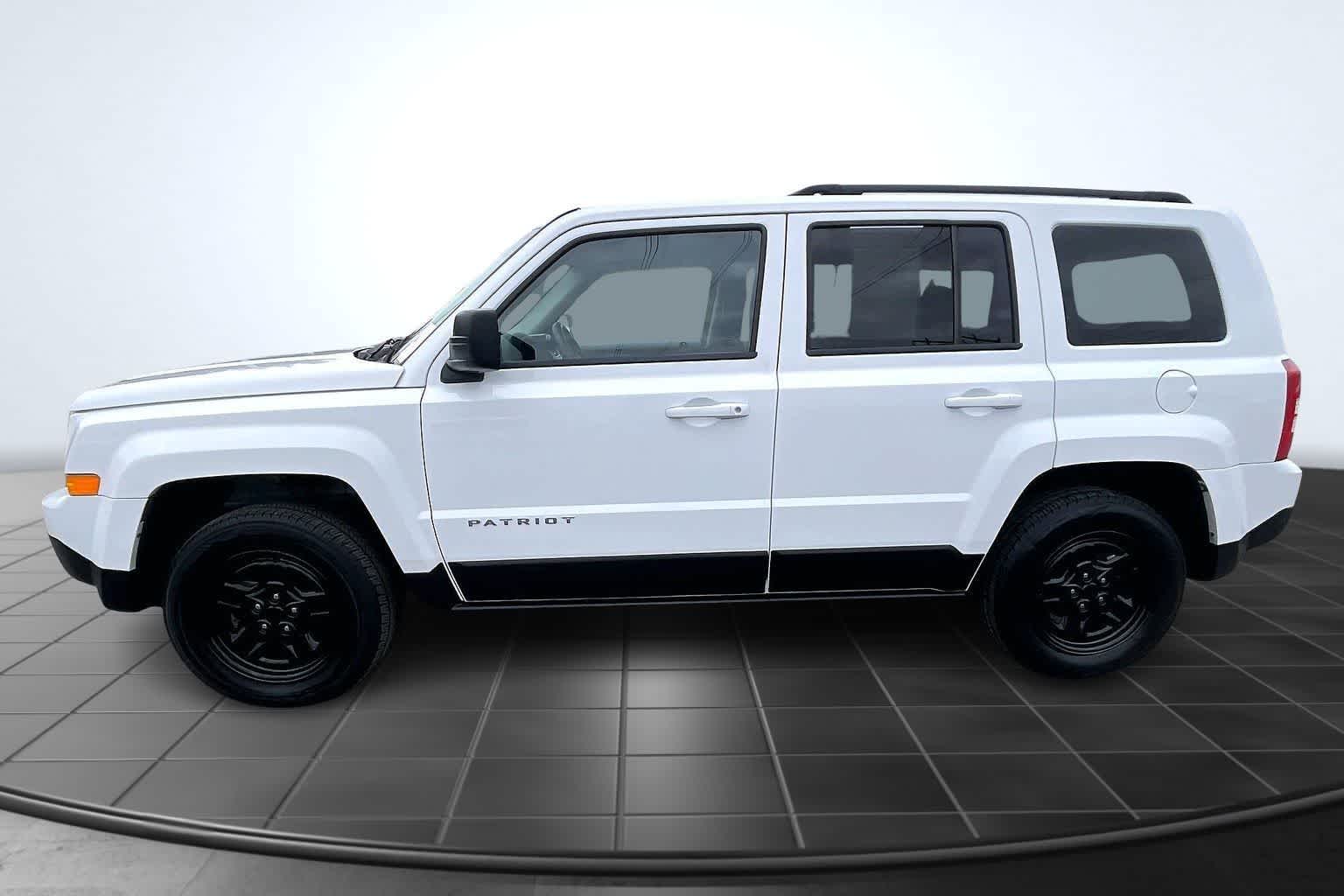 Thumbnail: 2016 Jeep Patriot - 3