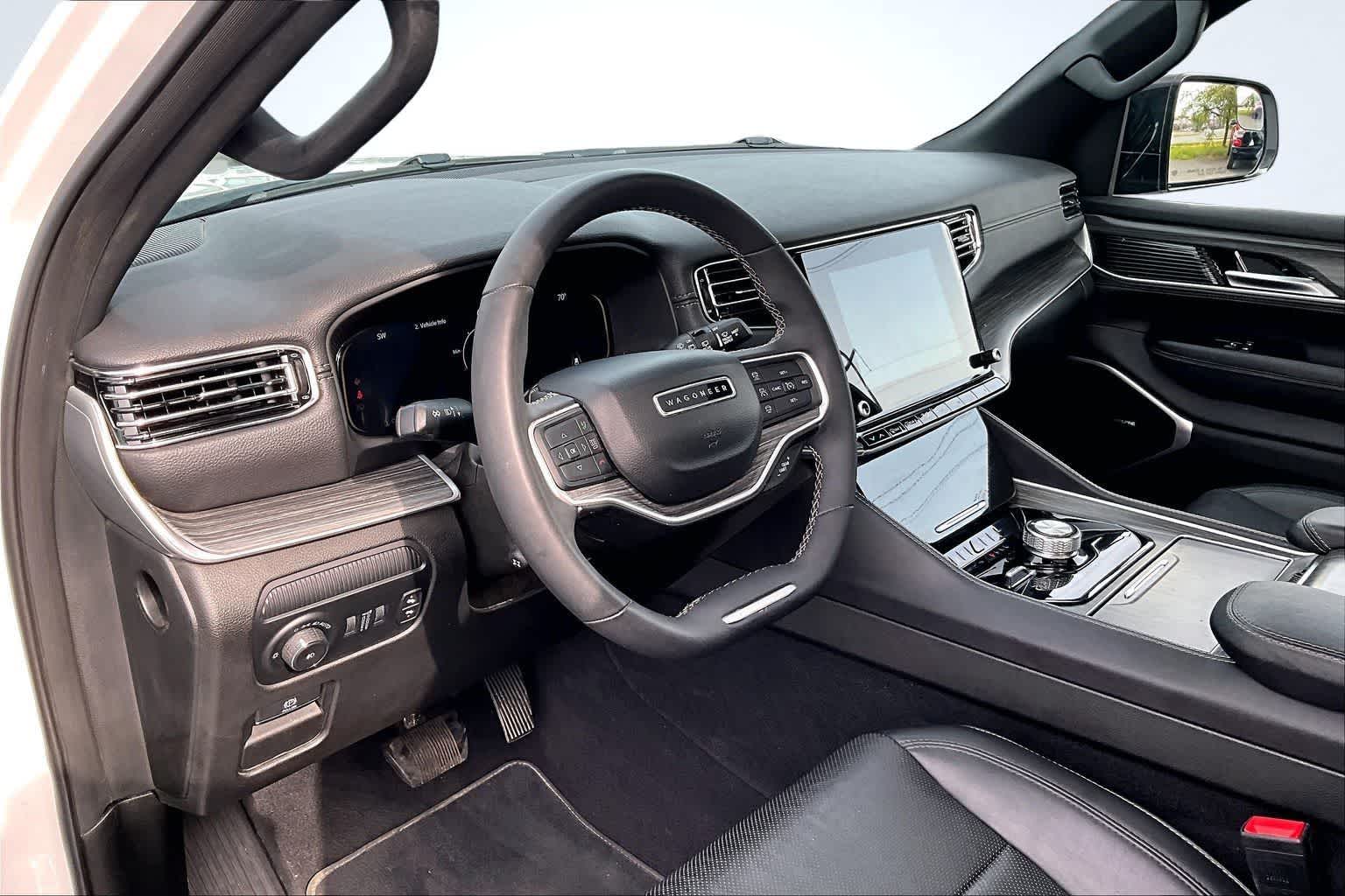 Thumbnail: 2023 Jeep Wagoneer - 2