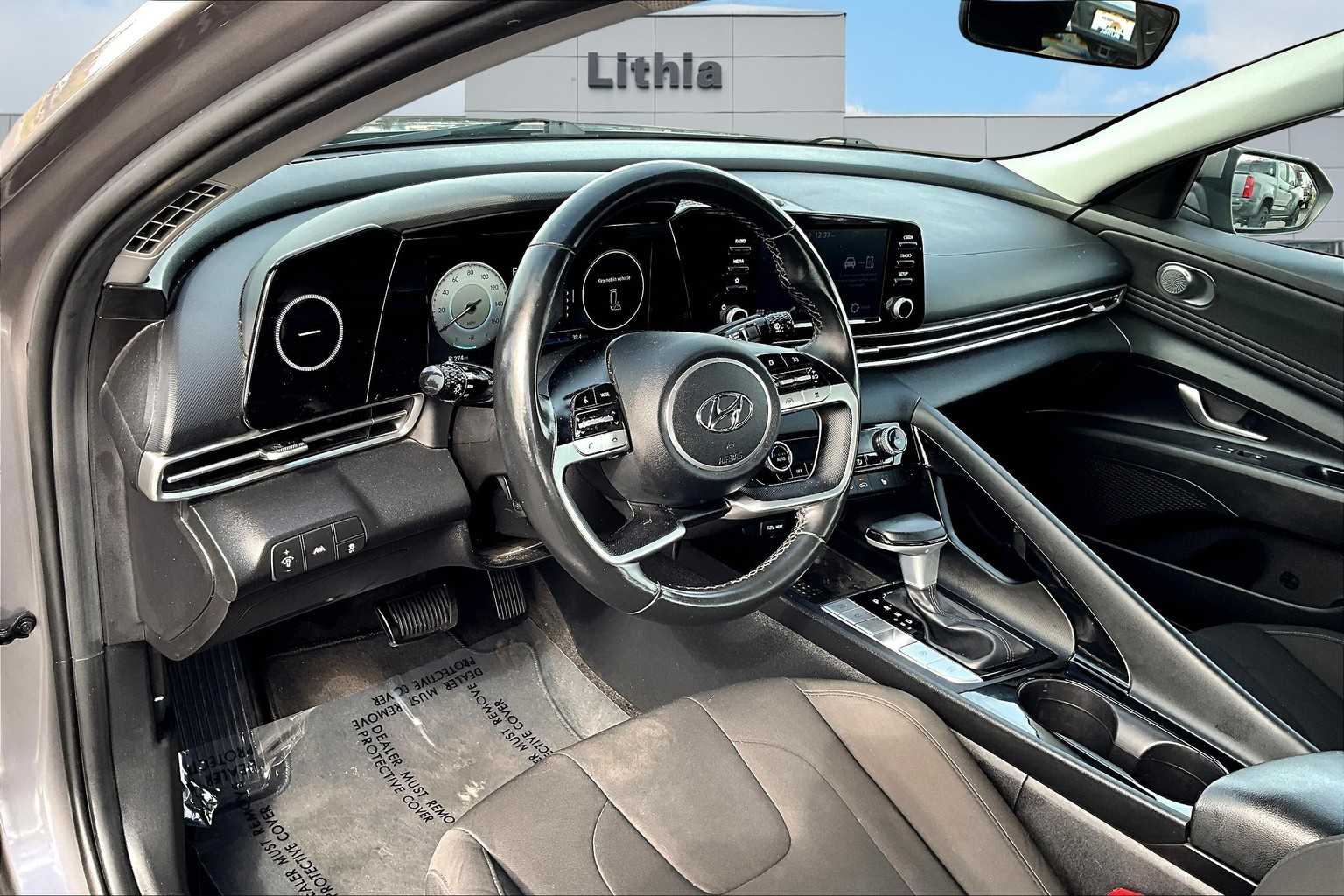 2021 Hyundai Elantra SEL photo 2