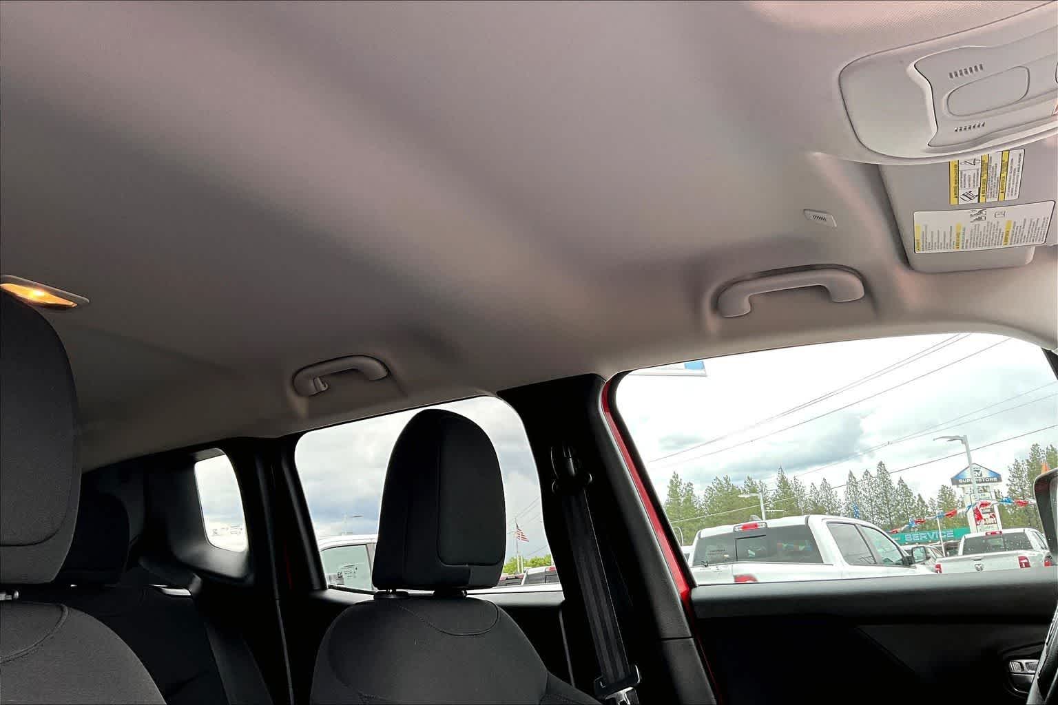 Thumbnail: 2018 Jeep Renegade - 30