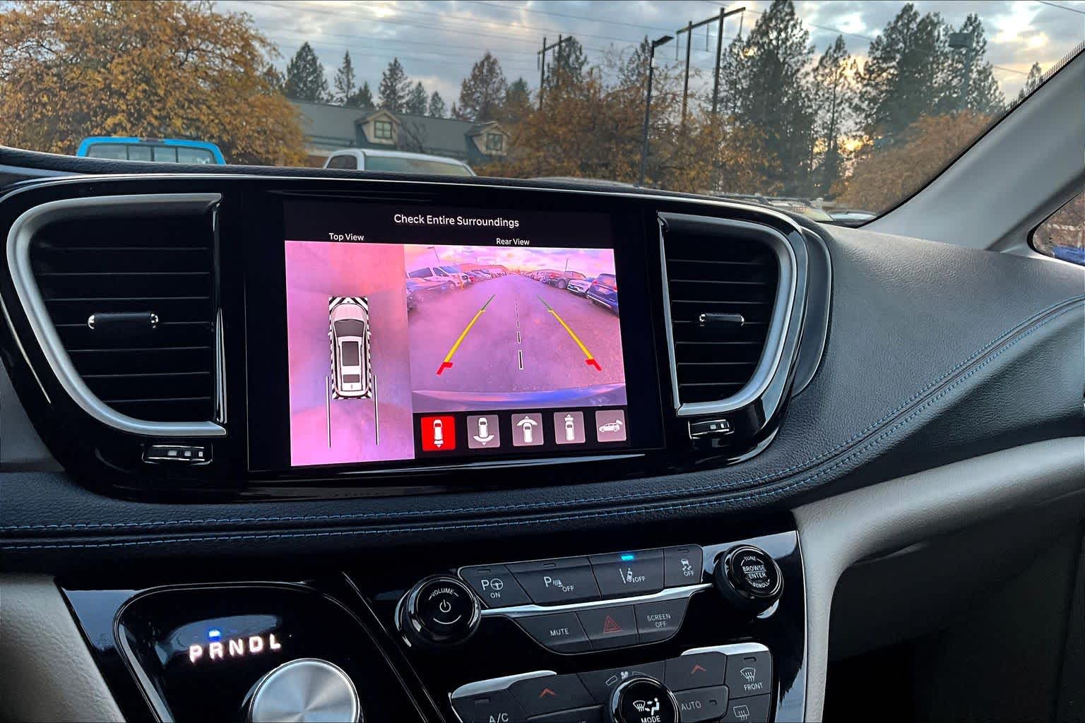 Thumbnail: 2021 Chrysler Pacifica - 27