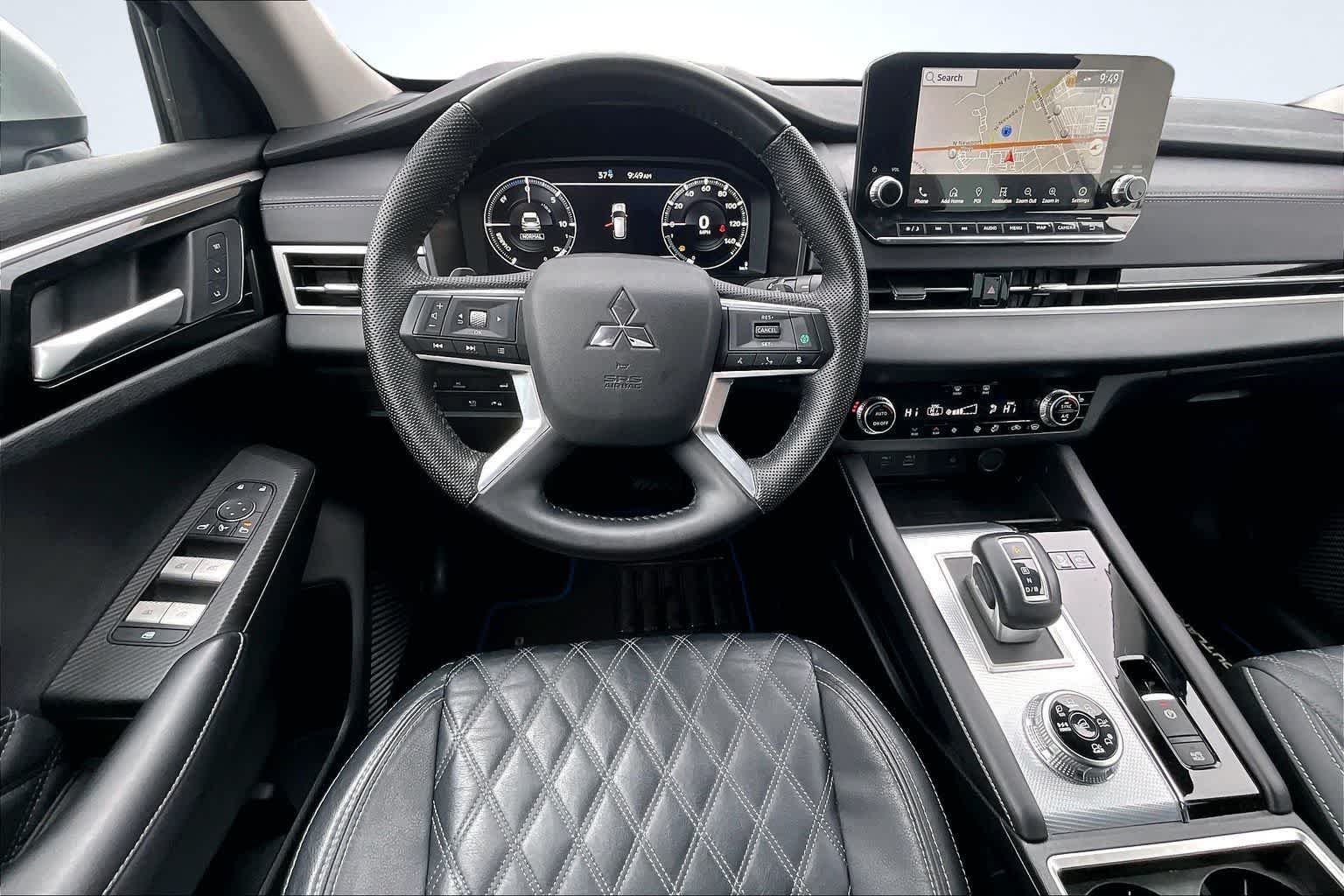 Thumbnail: 2023 Mitsubishi Outlander - 15