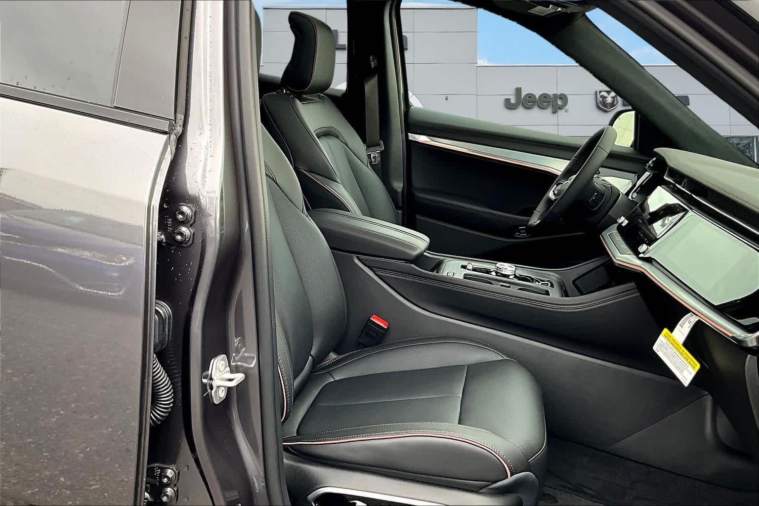 Thumbnail: 2025 Jeep Wagoneer S - 13