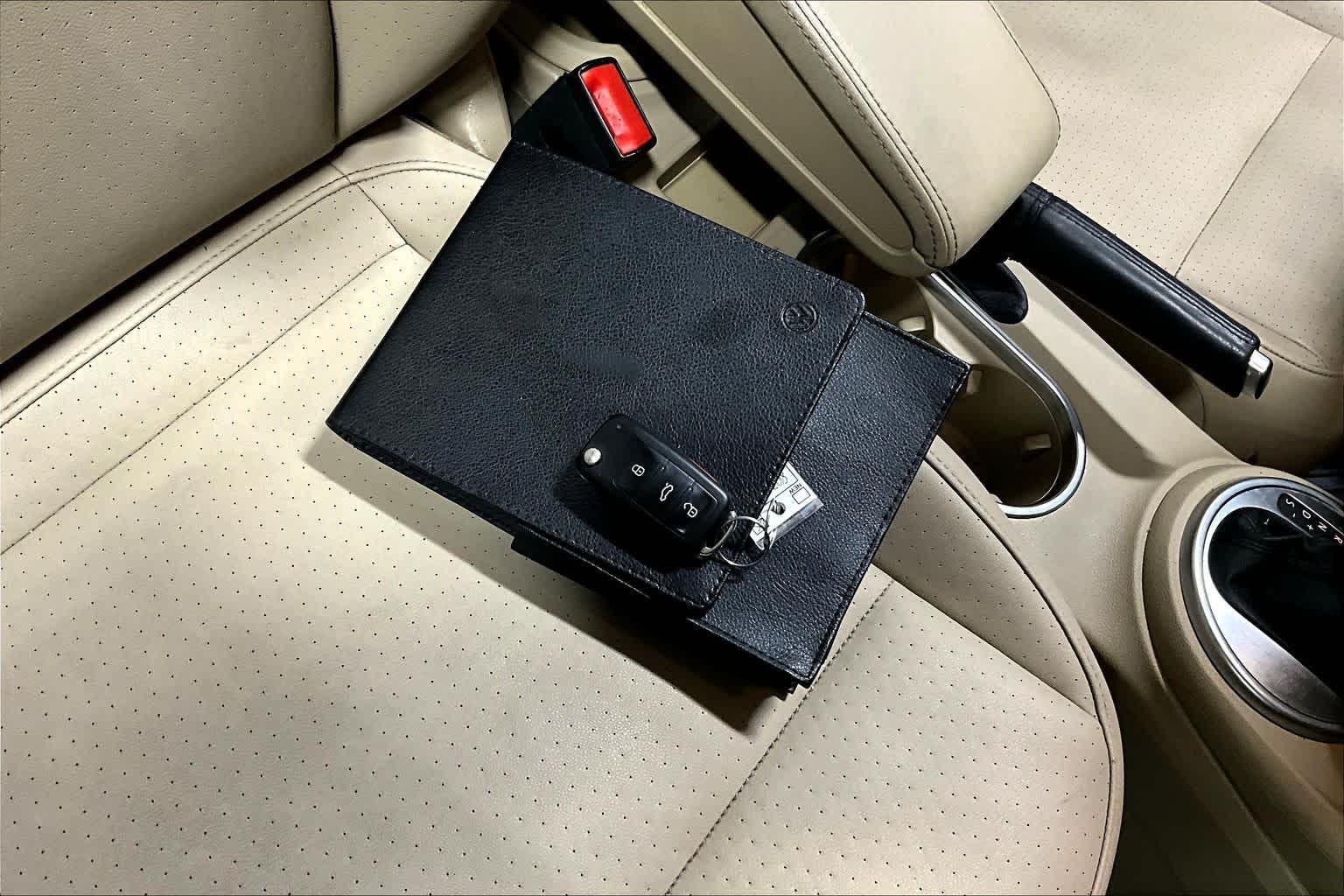 Thumbnail: 2015 Volkswagen Beetle - 20