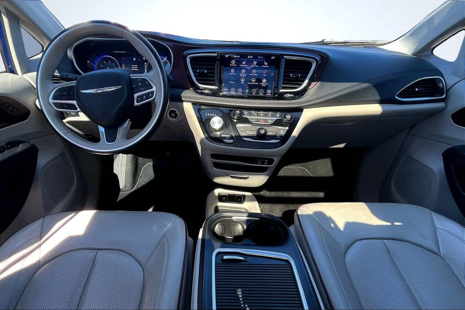 Thumbnail: 2020 Chrysler Pacifica - 10