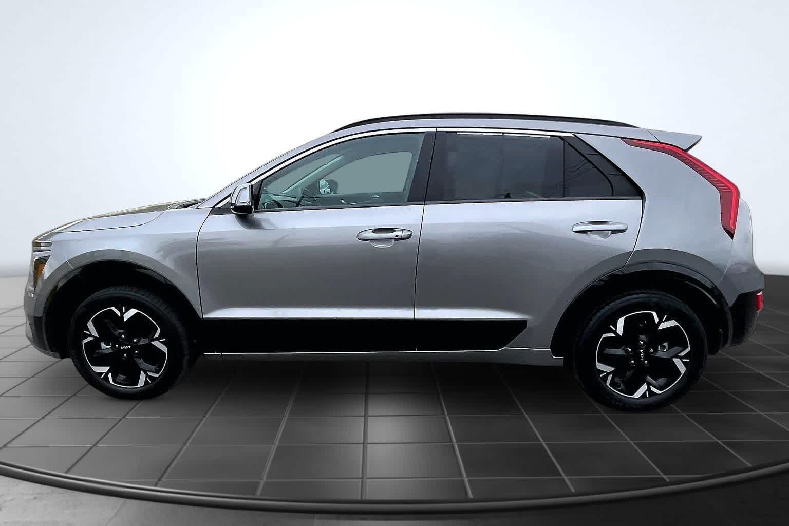 Thumbnail: 2024 Kia Niro - 3