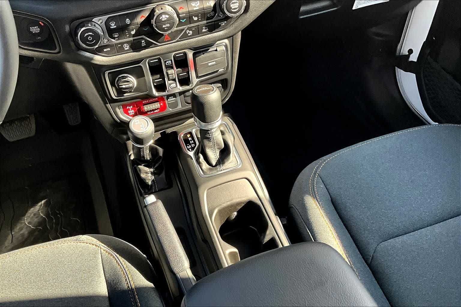 Thumbnail: 2025 Jeep Gladiator - 17