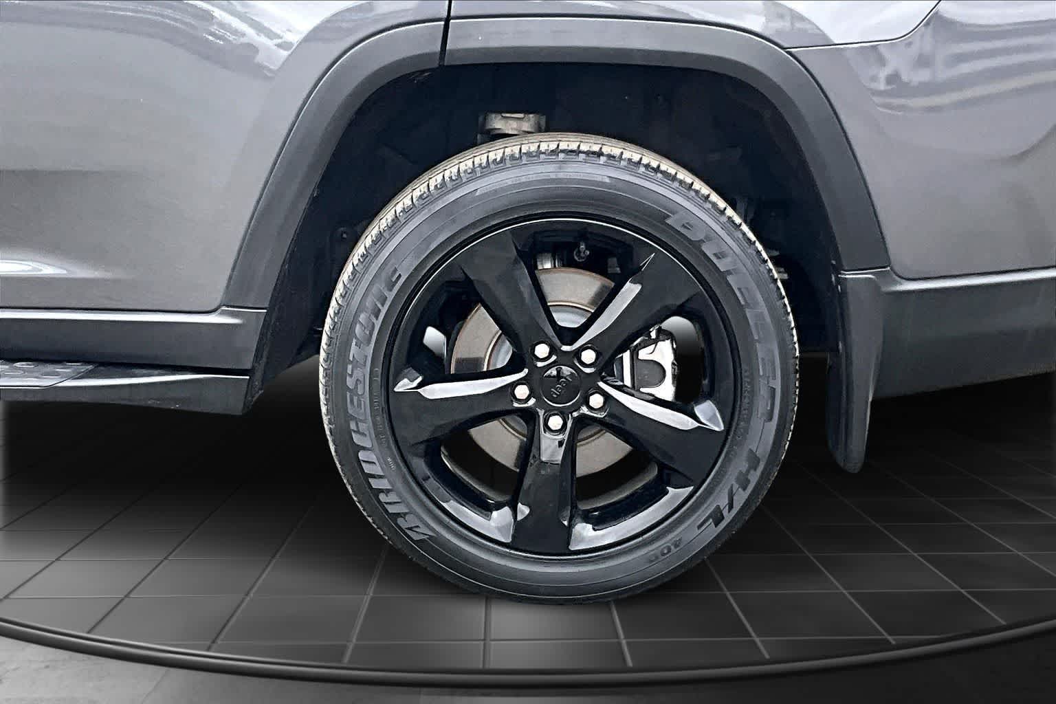 Thumbnail: 2023 Jeep Grand Cherokee L - 36