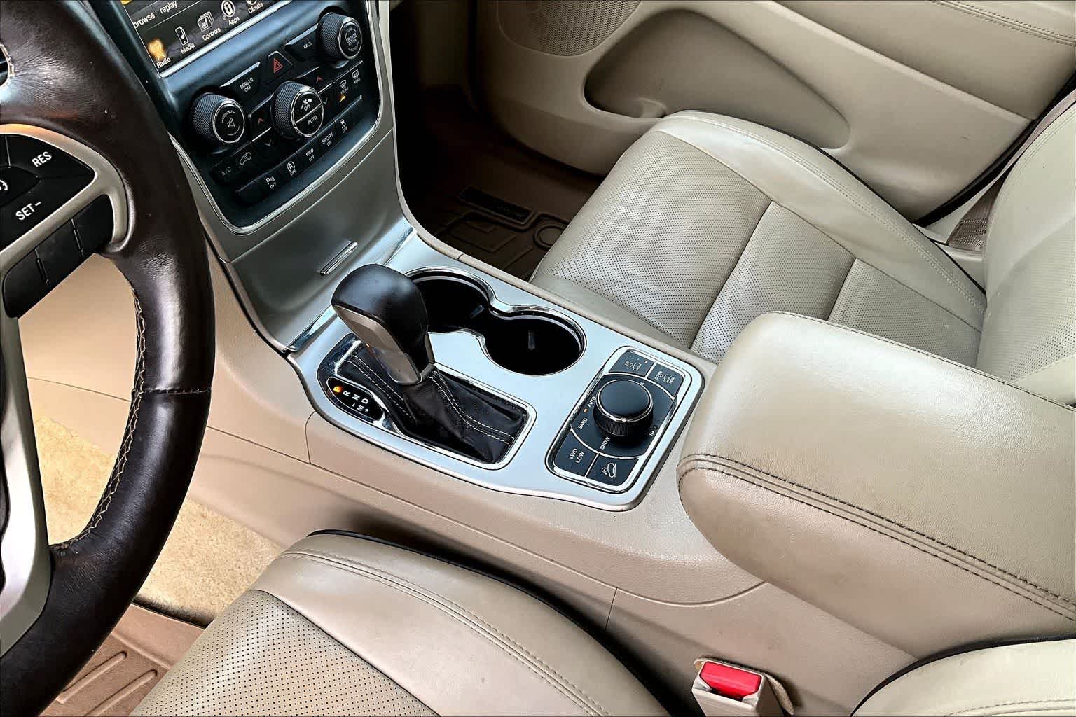 Thumbnail: 2017 Jeep Grand Cherokee - 17