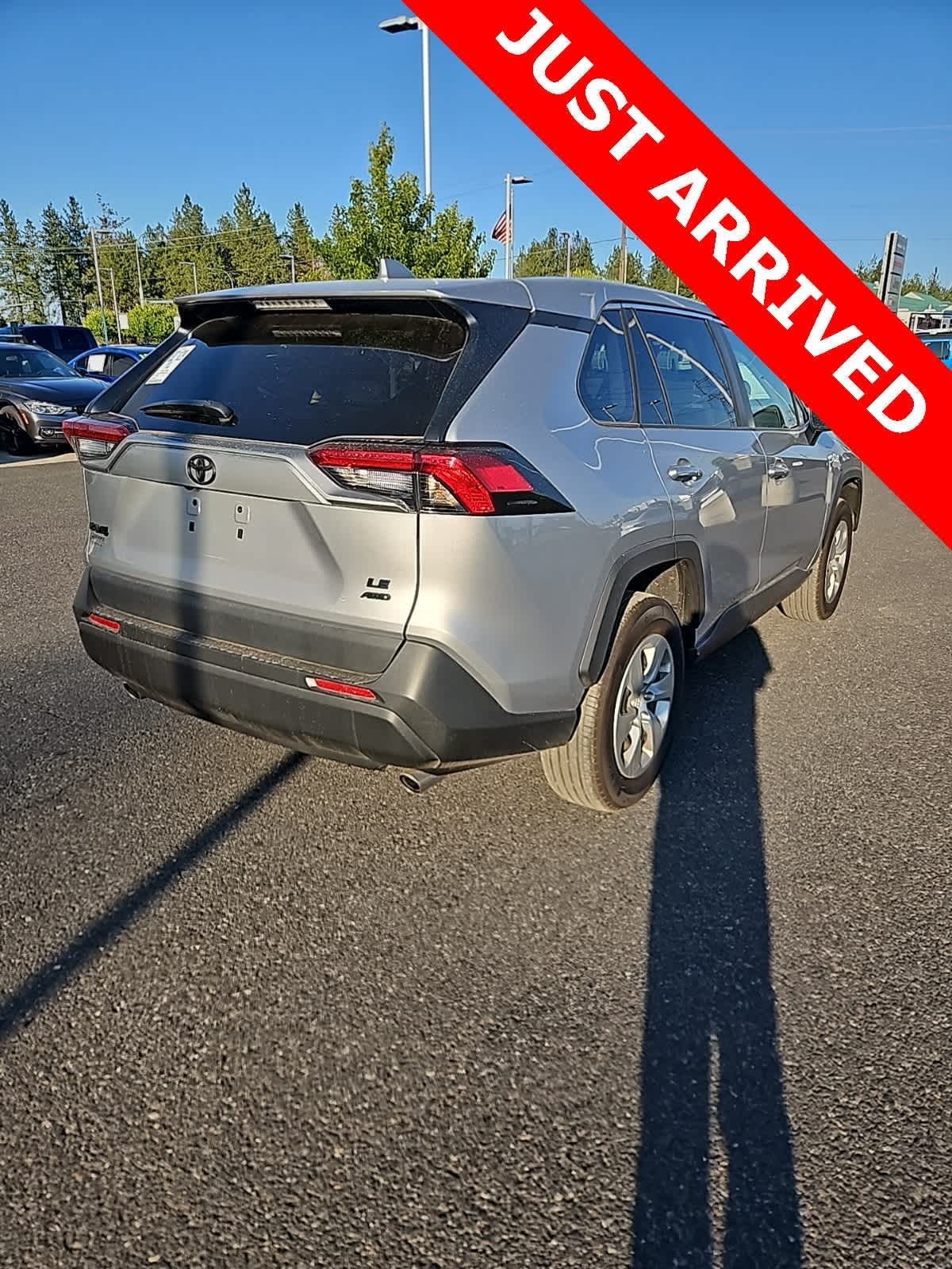 Thumbnail: 2022 Toyota RAV4 - 3