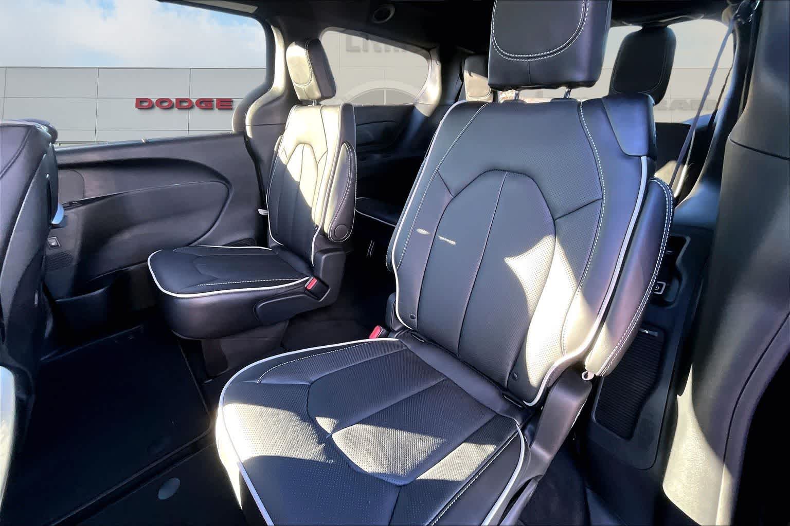 Thumbnail: 2026 Chrysler Pacifica - 13