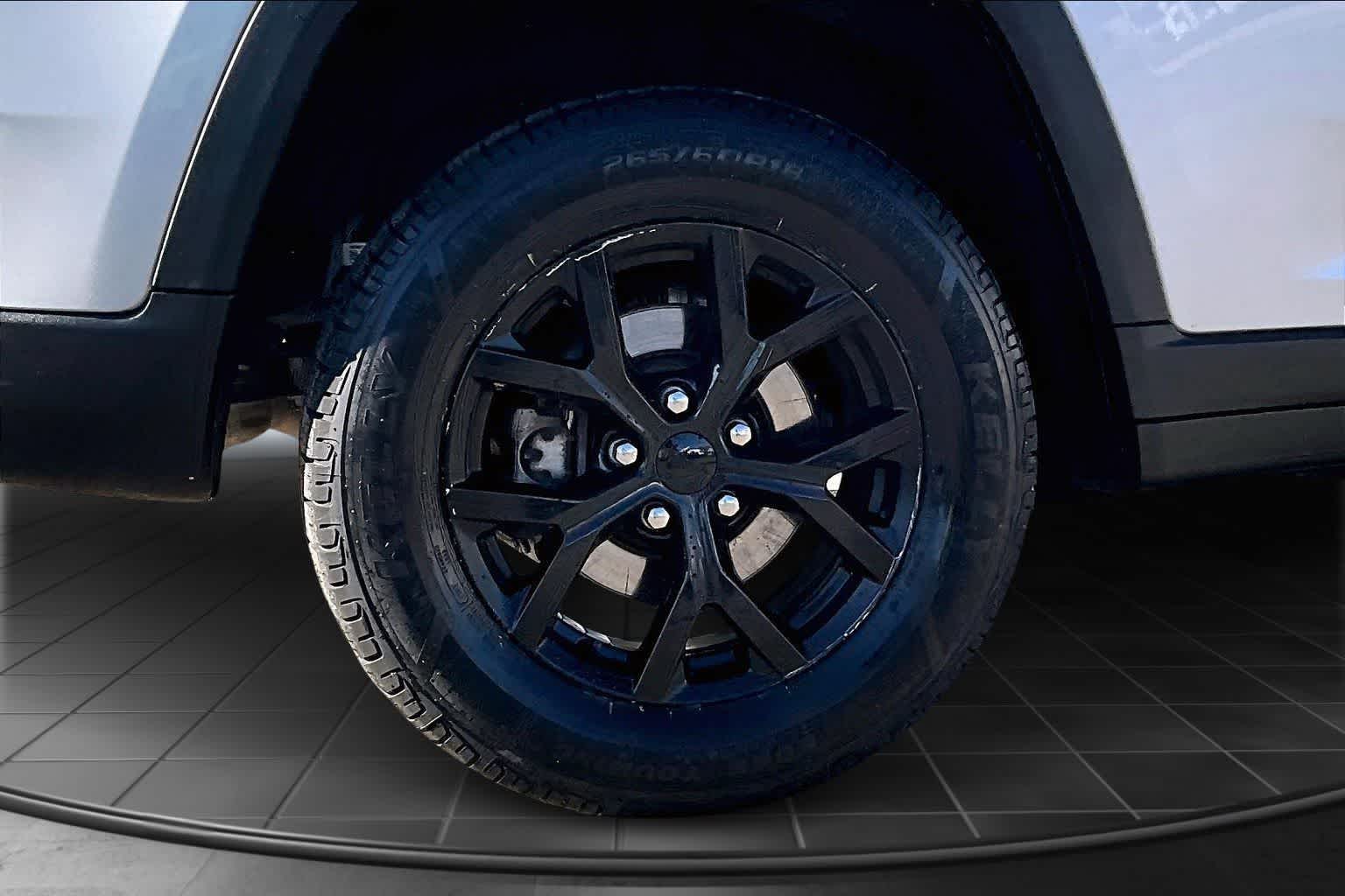 Thumbnail: 2024 Jeep Grand Cherokee - 35