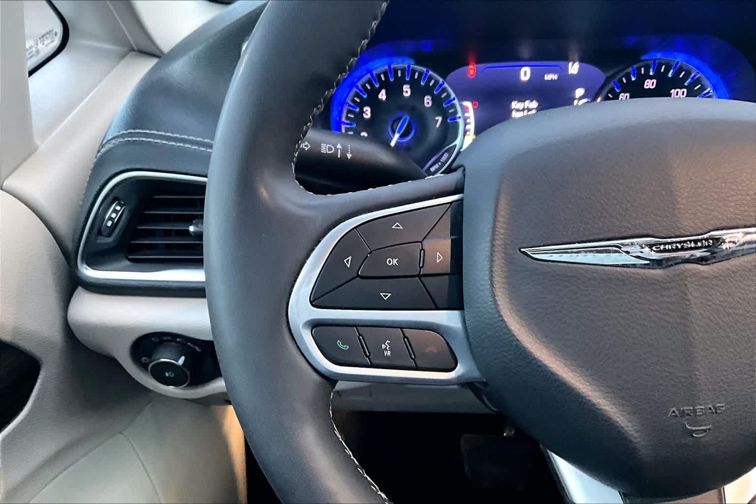 Thumbnail: 2023 Chrysler Pacifica - 25