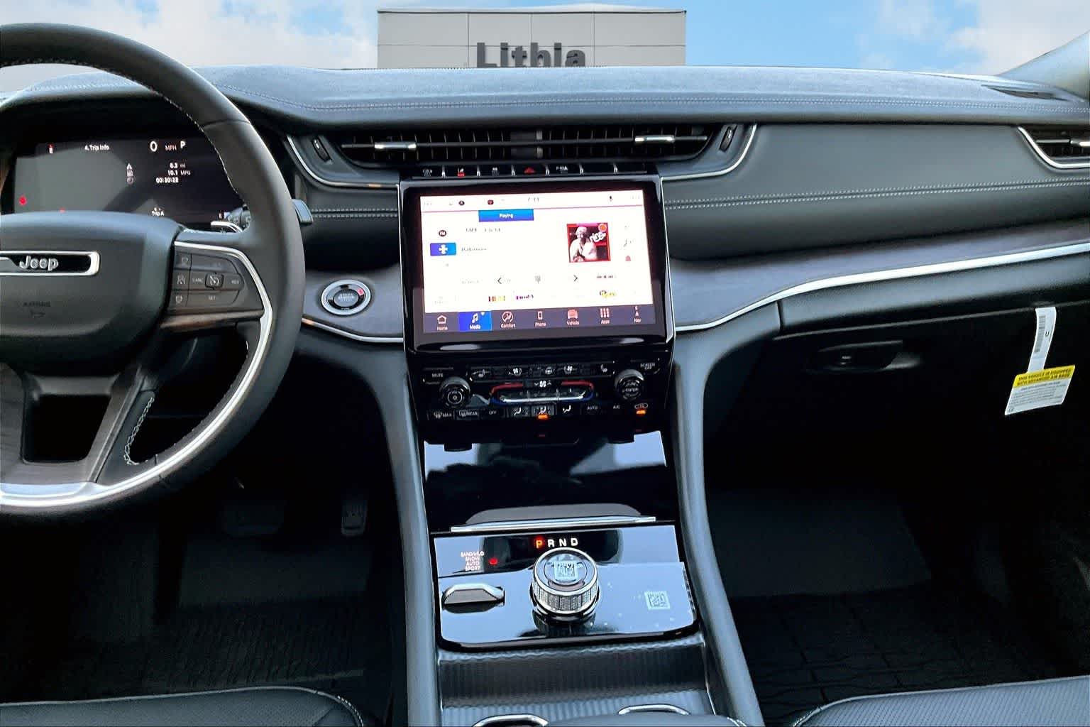 Thumbnail: 2025 Jeep Grand Cherokee - 16