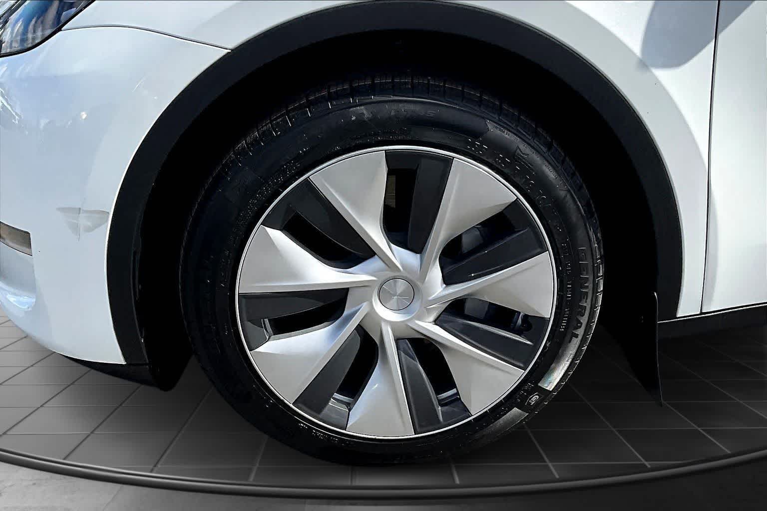 Thumbnail: 2023 Tesla Model Y - 8