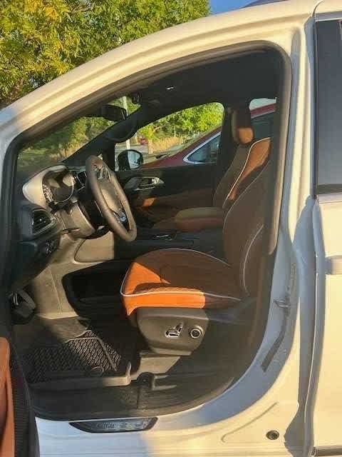 Thumbnail: 2026 Chrysler Pacifica - 6