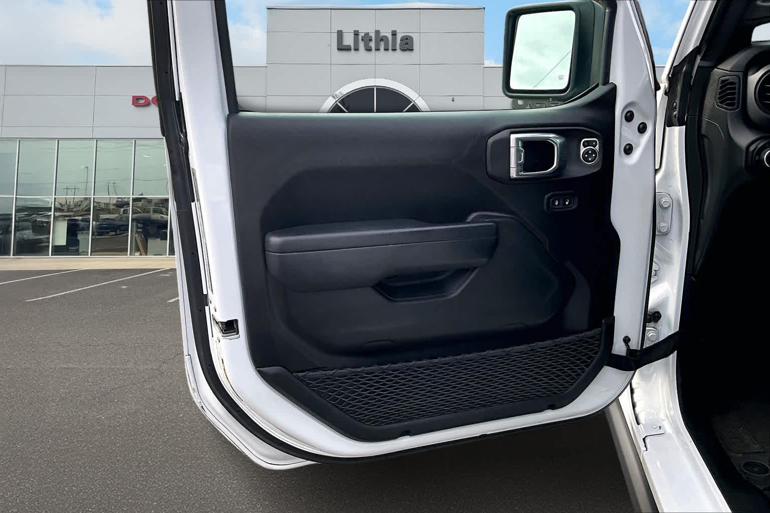 Thumbnail: 2022 Jeep Wrangler - 28