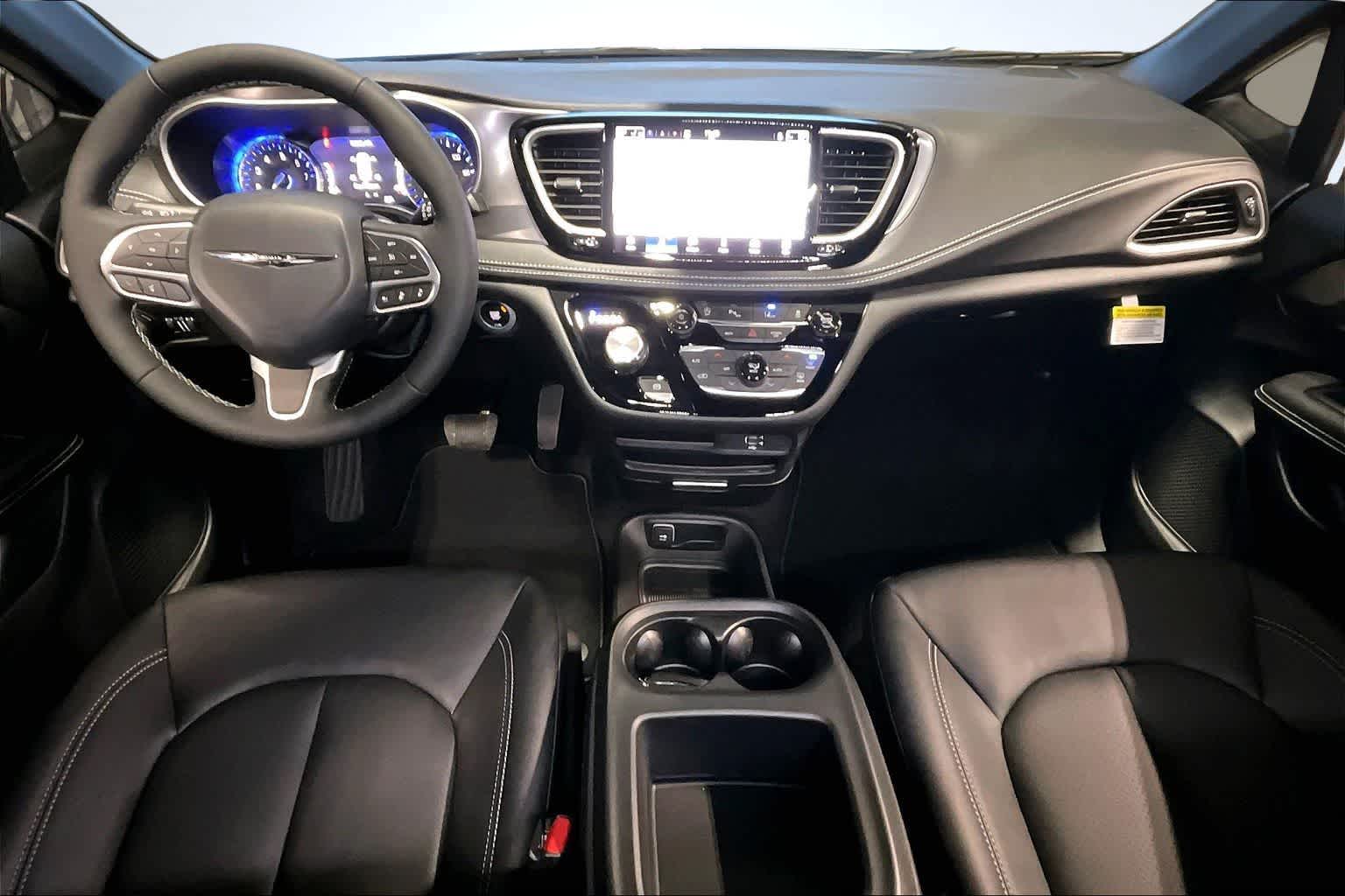 Thumbnail: 2026 Chrysler Pacifica - 10