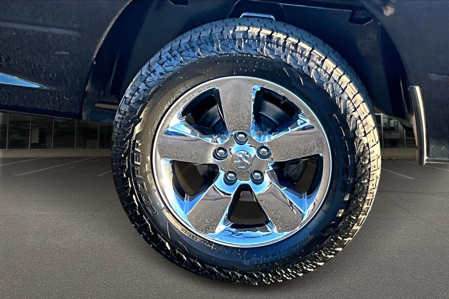 Thumbnail: 2019 RAM 1500 Classic - 36