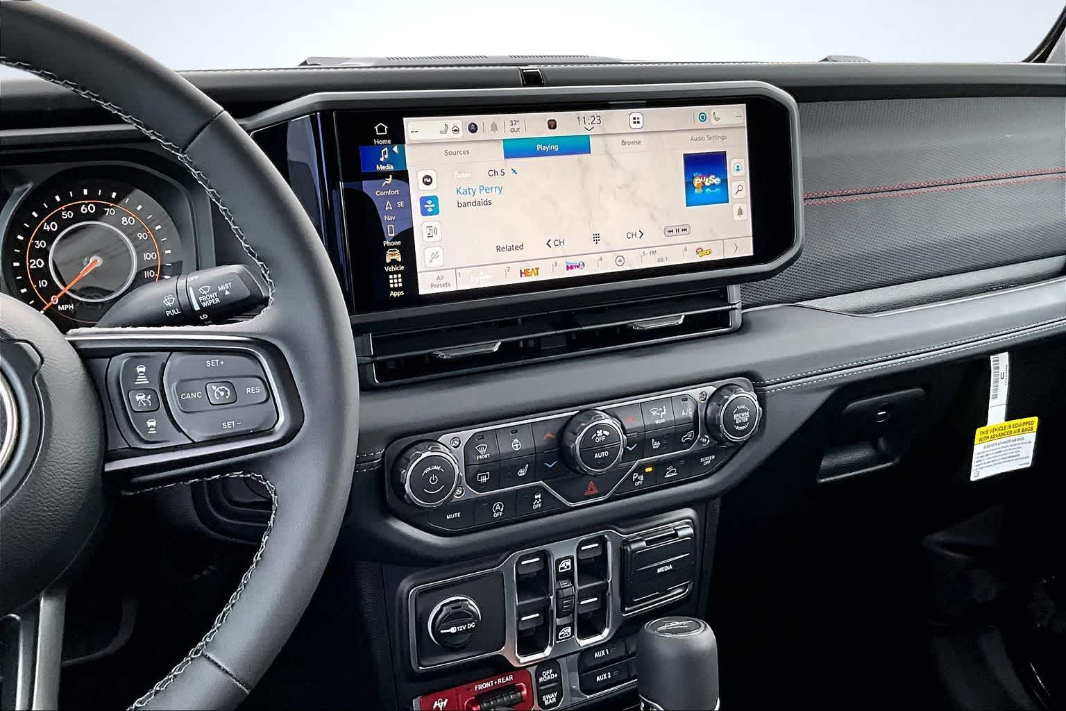 Thumbnail: 2026 Jeep Gladiator - 16