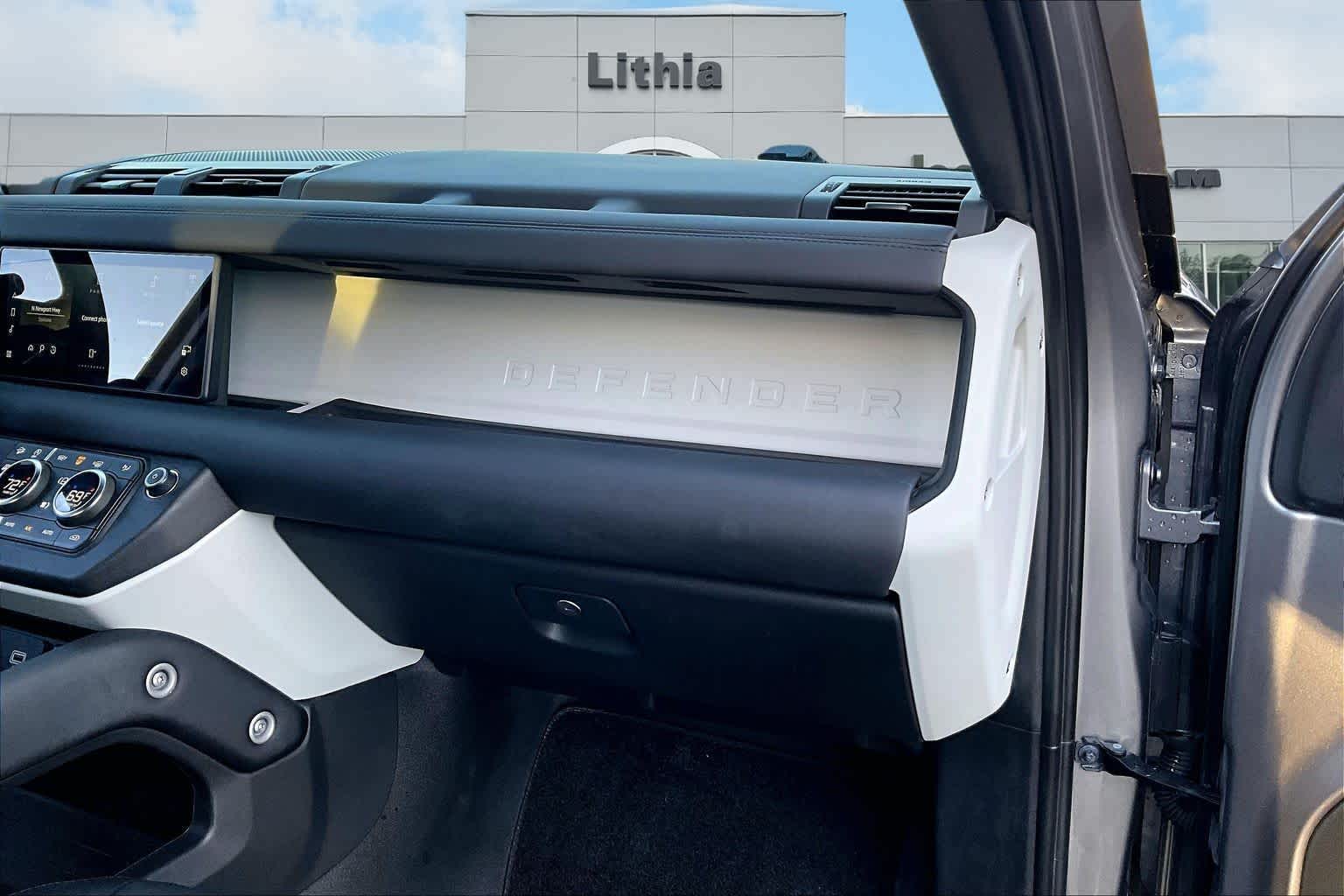 Thumbnail: 2024 Land Rover Defender - 24