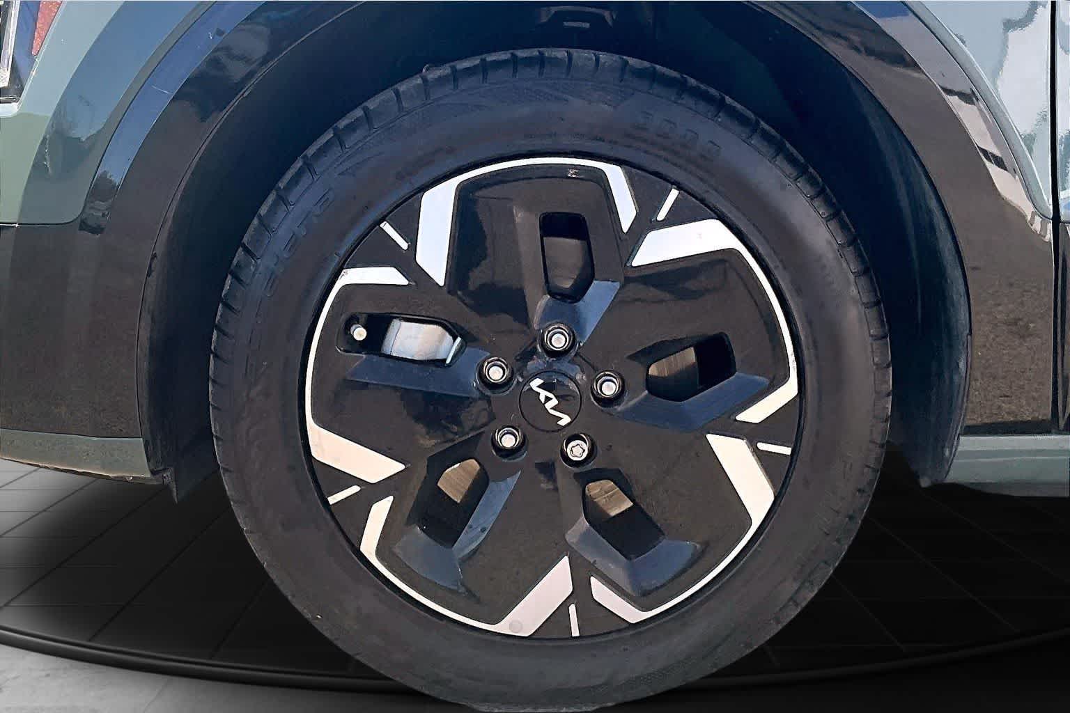 Thumbnail: 2023 Kia Niro - 7