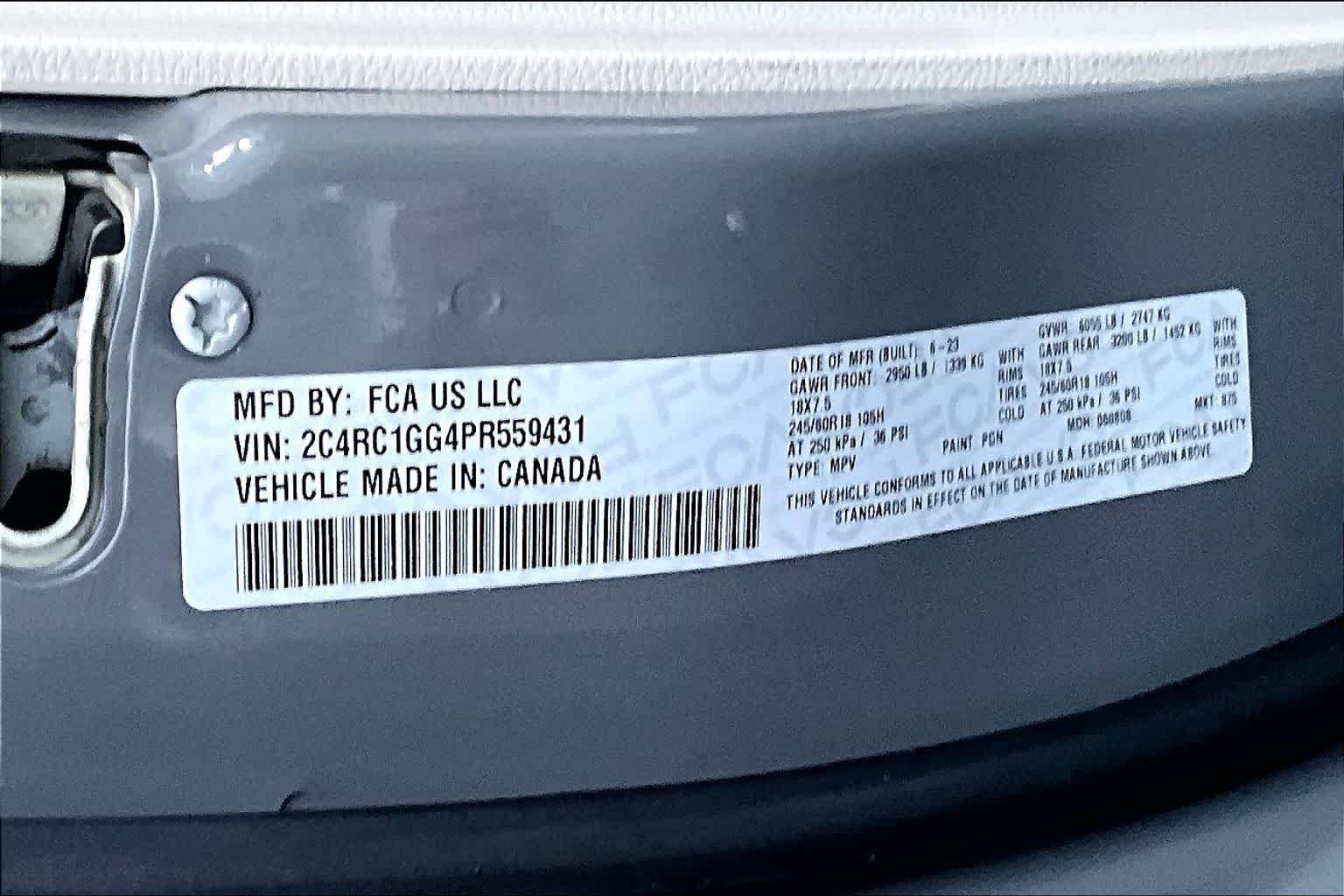 Thumbnail: 2023 Chrysler Pacifica - 21