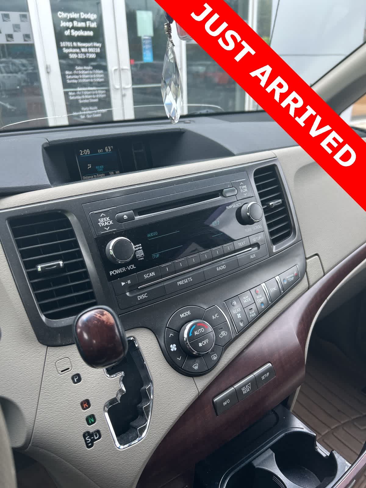 Thumbnail: 2014 Toyota Sienna - 8