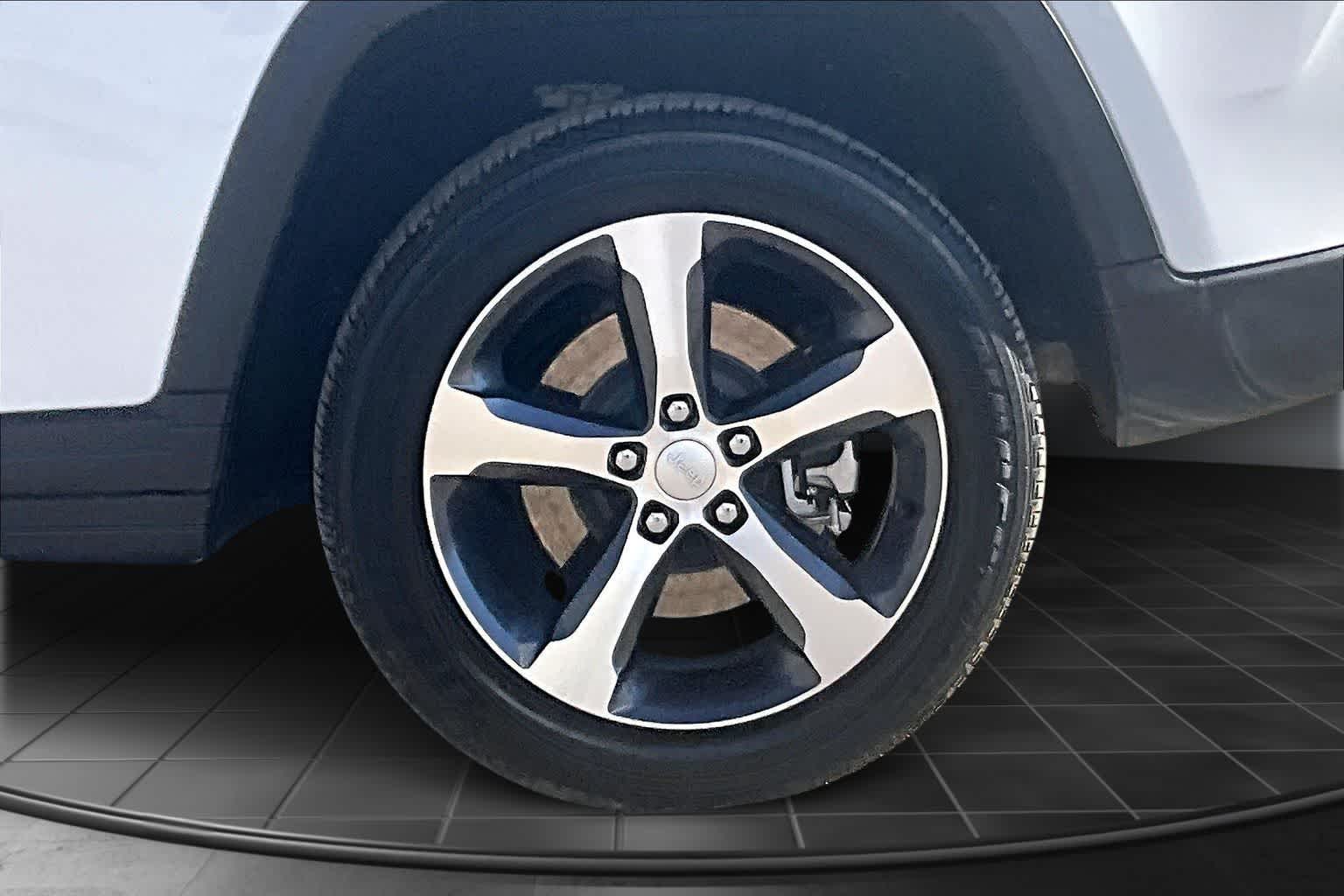 Thumbnail: 2022 Jeep Grand Cherokee - 36