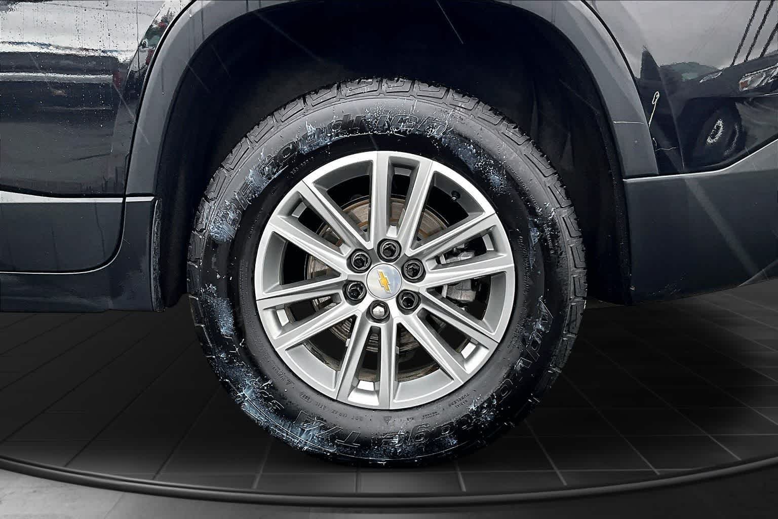 Thumbnail: 2023 Chevrolet Traverse - 35