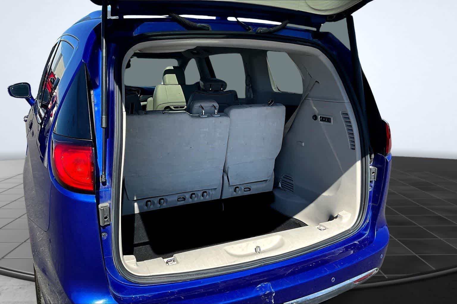 Thumbnail: 2020 Chrysler Pacifica - 19