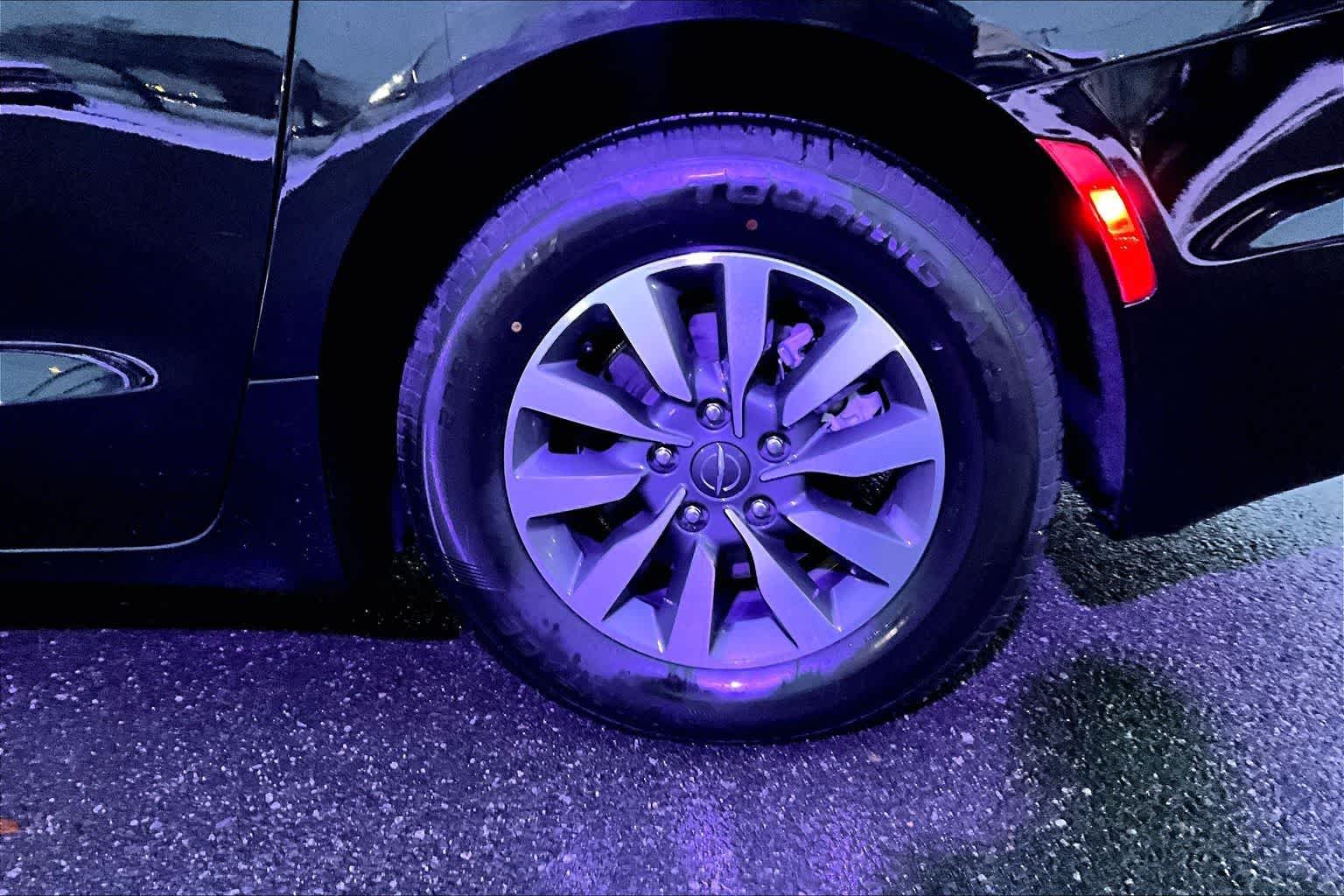 Thumbnail: 2024 Chrysler Pacifica - 35