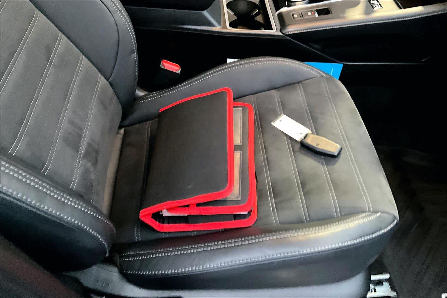 Thumbnail: 2023 Mitsubishi Outlander - 20