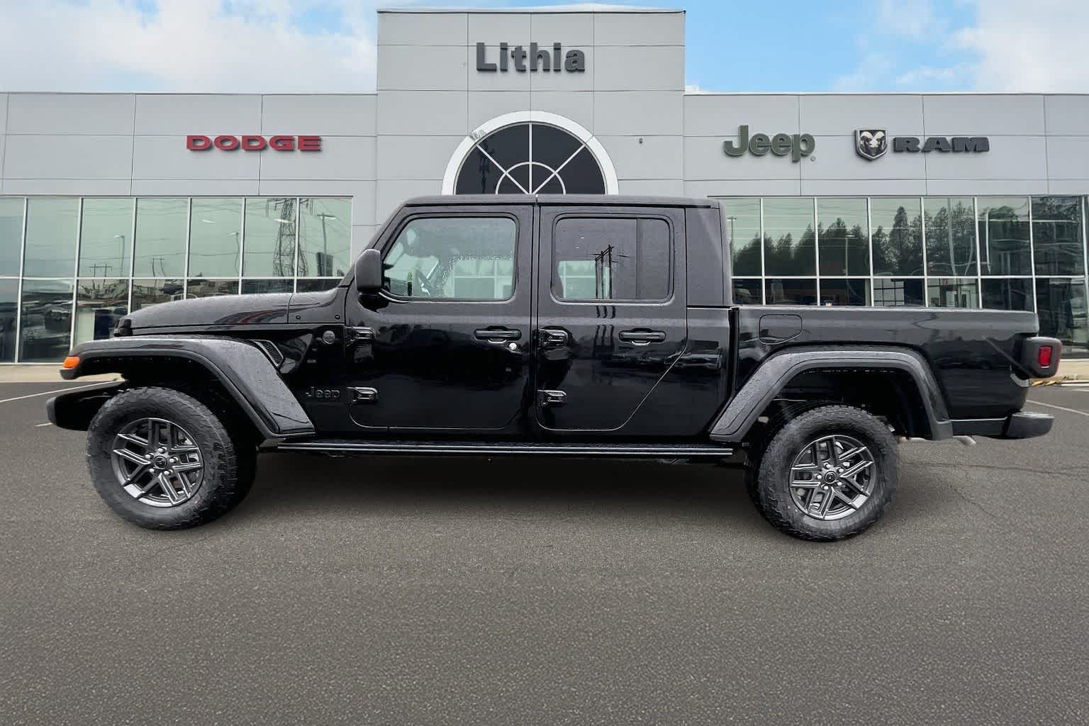 Thumbnail: 2026 Jeep Gladiator - 3