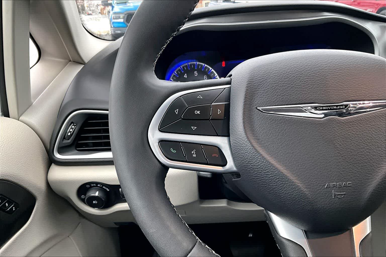 Thumbnail: 2024 Chrysler Pacifica - 25