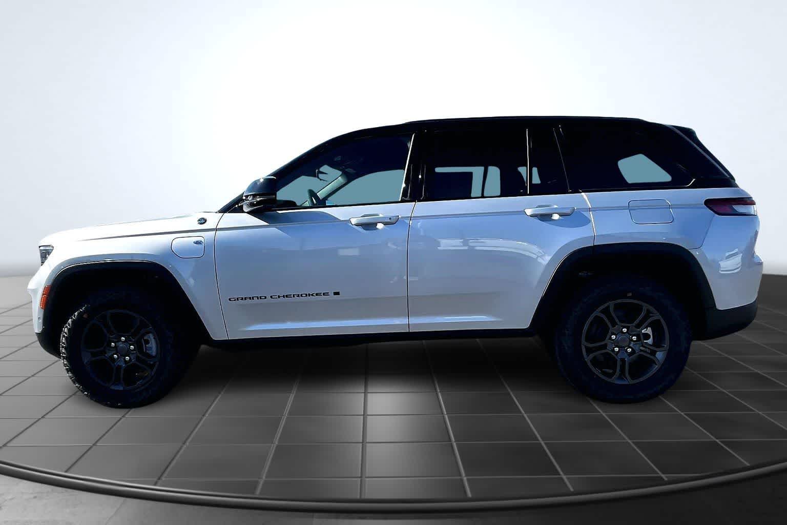 Thumbnail: 2025 Jeep Grand Cherokee - 3