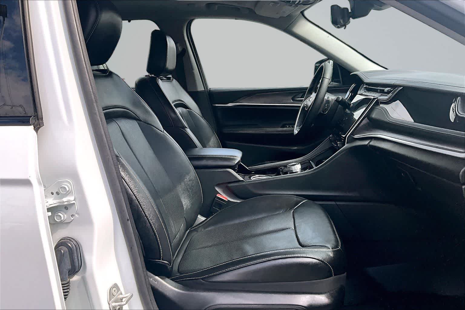 Thumbnail: 2023 Jeep Grand Cherokee - 14