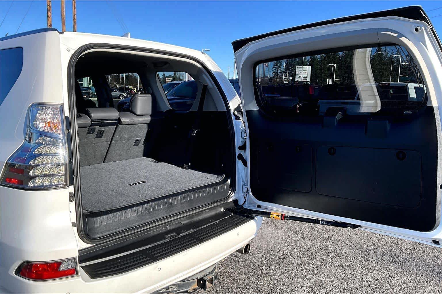 Thumbnail: 2019 Lexus GX - 19