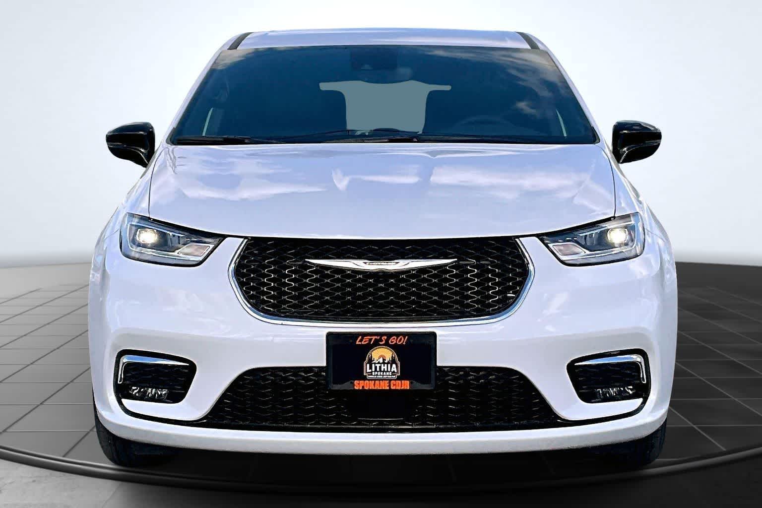 Thumbnail: 2026 Chrysler Pacifica - 6