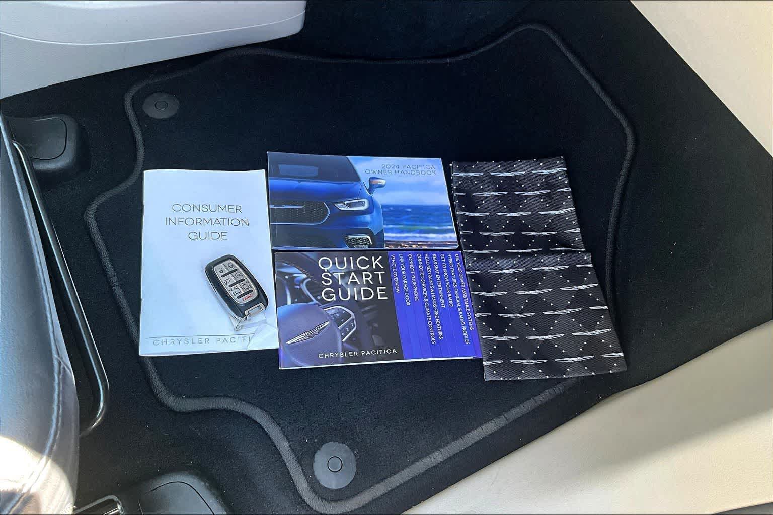 Thumbnail: 2024 Chrysler Pacifica - 20