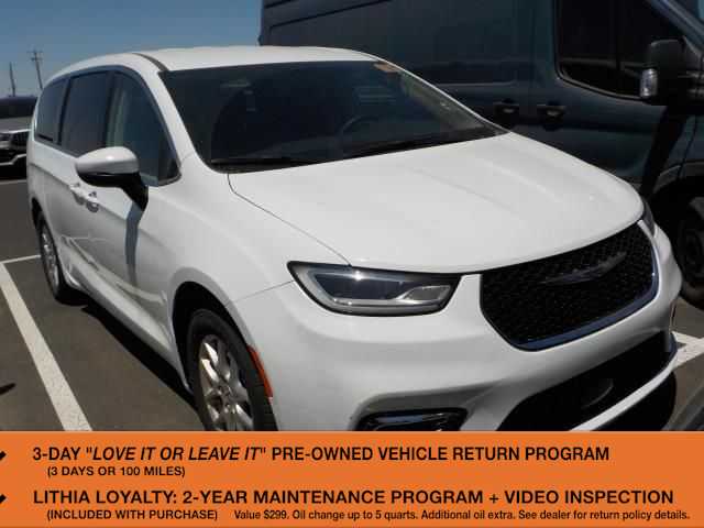 2023 Chrysler Pacifica Touring L's photo