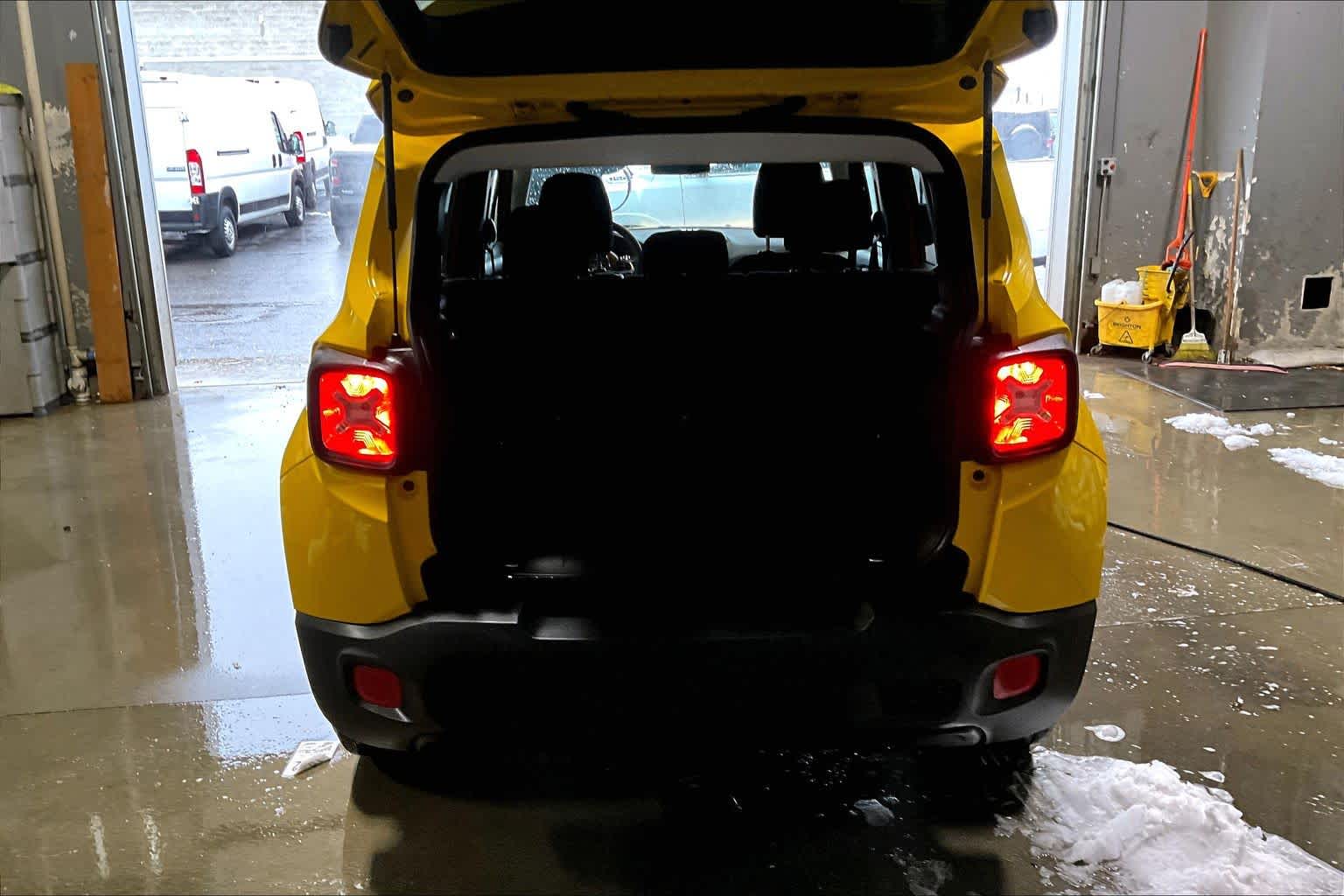 Thumbnail: 2018 Jeep Renegade - 19